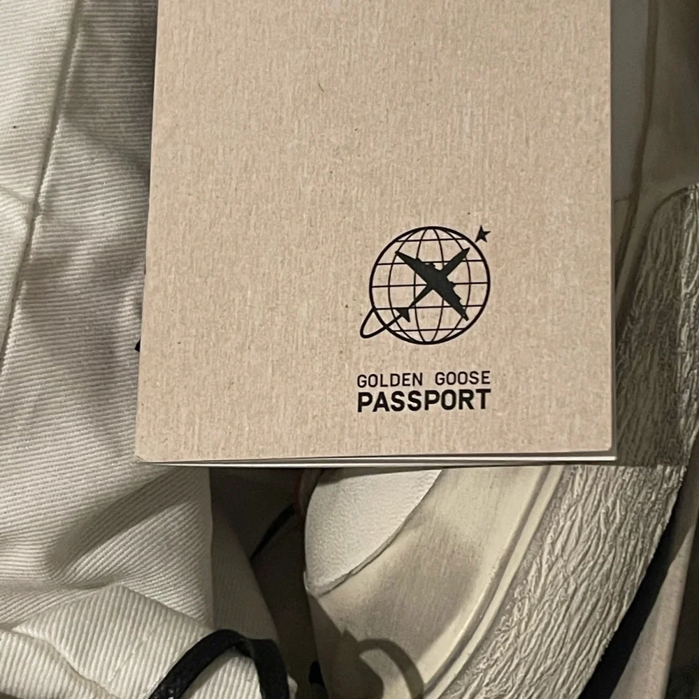 GOLDEN GOOSE MENS SUPERSTAR SNEAKERS - Picture 4 of 4